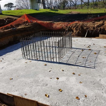 Steel reinforcement on concrete base