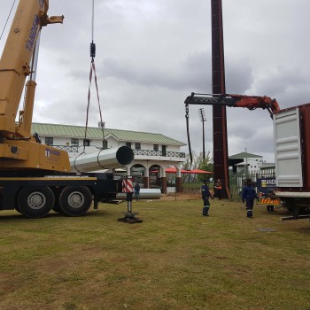 Mast lifting operation