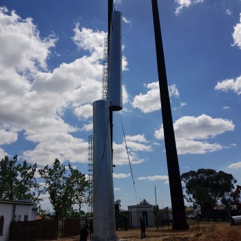 Floodlight mast secured to its base